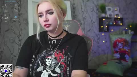 Emilia online show from 12/23/25, 10:46