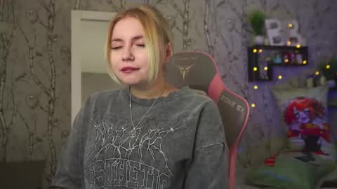 Emilia online show from 02/27/26, 09:53