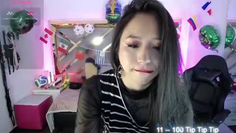Snapshot of moon_water__ chatting on 07/07/26, 10:52 Moon Water online show from 07/07/26, 10:52