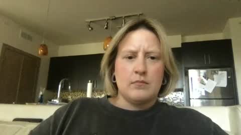 Snapshot of moonbeam1991 chatting on 07/03/26, 08:37 Sloane online show from 07/03/26, 08:37