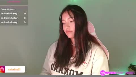 Snapshot of moonbella_bell chatting on 12/04/24, 02:31 bell online show from 12/04/24, 02:31