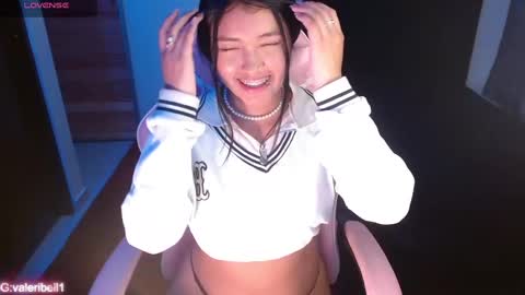 Snapshot of moonbella_bell chatting on 12/21/24, 05:03 bell online show from 12/21/24, 05:03