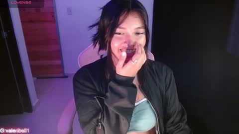 Snapshot of moonbella_bell chatting on 12/31/24, 08:48 bell online show from 12/31/24, 08:48