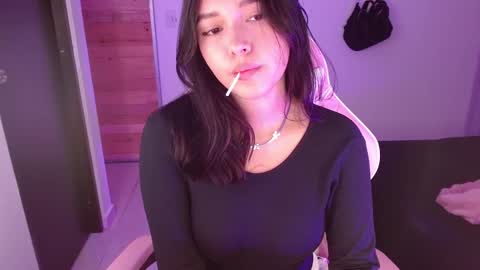 Snapshot of moonbella_bell chatting on 09/24/25, 06:06 bell online show from 09/24/25, 06:06