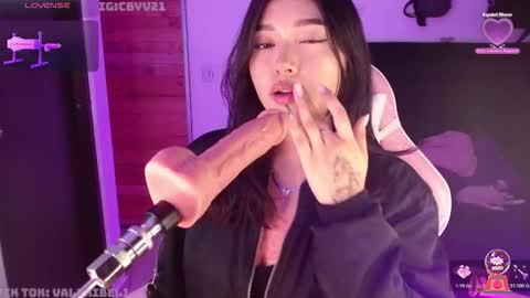 Snapshot of moonbella_bell chatting on 11/12/25, 06:14 bell online show from 11/12/25, 06:14