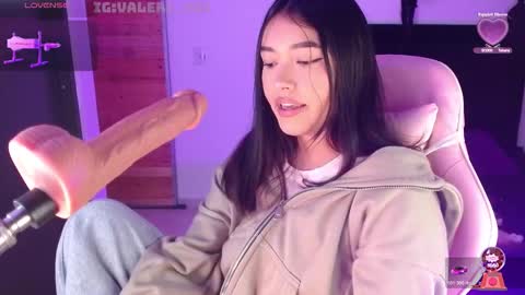 Snapshot of moonbella_bell chatting on 11/28/25, 05:32 bell online show from 11/28/25, 05:32