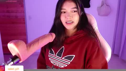 Snapshot of moonbella_bell chatting on 12/17/25, 05:46 bell online show from 12/17/25, 05:46