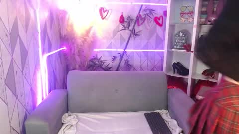 Snapshot of mooncharlotte chatting on 11/11/25, 07:58 Charlotte online show from 11/11/25, 07:58