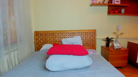 Lena online show from 10/27/25, 07:12