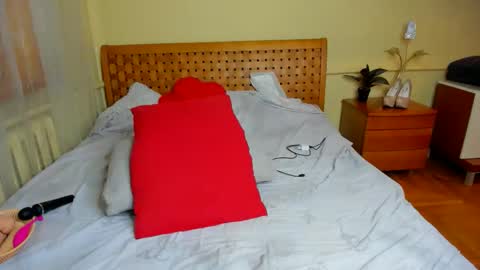 Lena online show from 11/09/25, 07:39