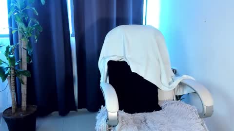 moonie_baddie31 online show from 10/15/25, 09:26