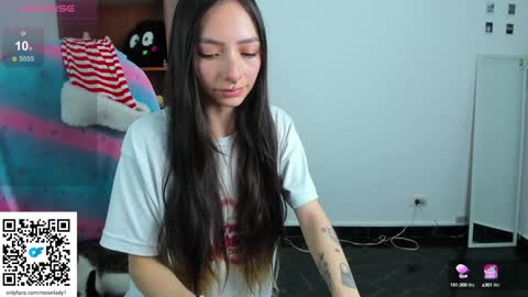 Snapshot of moonlady_ chatting on 12/18/24, 10:35 MOON  online show from 12/18/24, 10:35