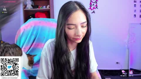 Snapshot of moonlady_ chatting on 02/01/25, 02:37 MOON  online show from 02/01/25, 02:37