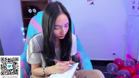 Snapshot of moonlady_ chatting on 02/12/25, 03:40 MOON  online show from 02/12/25, 03:40