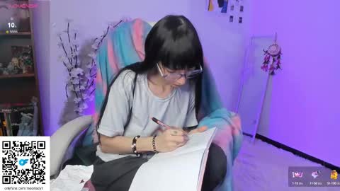Snapshot of moonlady_ chatting on 09/25/25, 05:22 MOON  online show from 09/25/25, 05:22