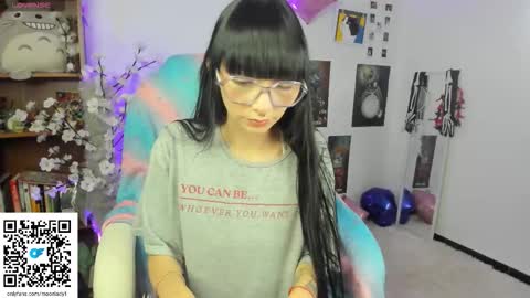 MOON  online show from 11/07/25, 10:43