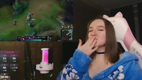 Snapshot of moonlish_siren chatting on 02/06/26, 08:56 Katrin online show from 02/06/26, 08:56