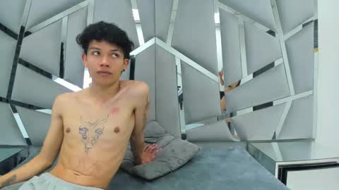 moonsandglow online show from 02/04/25, 02:10