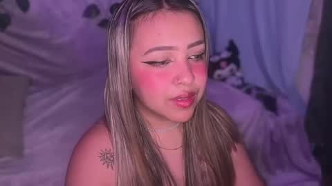 Snapshot of moonxxvelvet chatting on 03/03/26, 01:01 moonxxvelvet online show from 03/03/26, 01:01