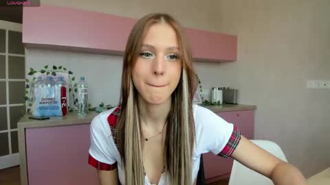 Snapshot of moony_light chatting on 05/18/26, 08:42 moony_light online show from 05/18/26, 08:42