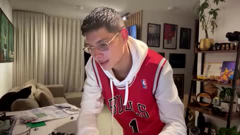   online show from 10/28/25, 12:36