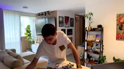   online show from 11/15/25, 09:00