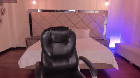 Morgan Hicks online show from 12/15/25, 07:51