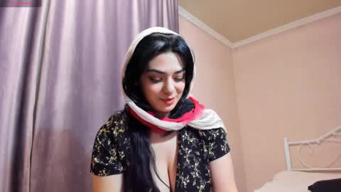 Snapshot of moroccan_diamond_ chatting on 12/29/24, 06:38 Medina online show from 12/29/24, 06:38