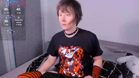 Snapshot of mothkink chatting on 07/06/26, 07:05 mothkink Moth - online show from 07/06/26, 07:05