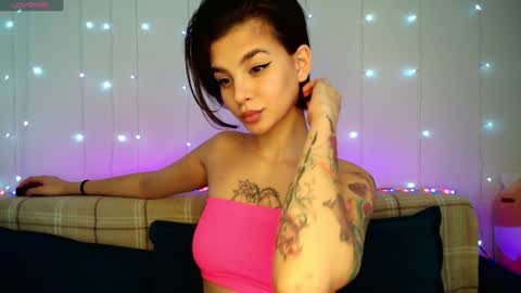 Snapshot of moto_ponchik chatting on 02/03/25, 11:42 Kris online show from 02/03/25, 11:42