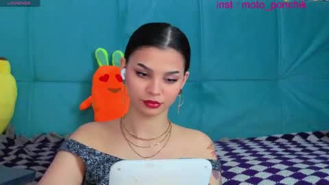Snapshot of moto_ponchik chatting on 04/29/26, 06:06 Kris online show from 04/29/26, 06:06