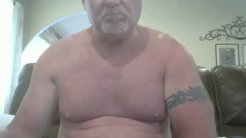 Snapshot of motorguy08 chatting on 09/25/25, 05:05 motorguy08 online show from 09/25/25, 05:05