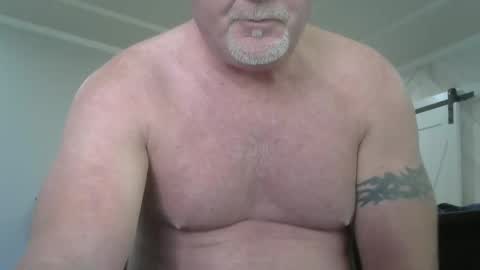 Snapshot of motorguy08 chatting on 10/02/25, 03:08 motorguy08 online show from 10/02/25, 03:08