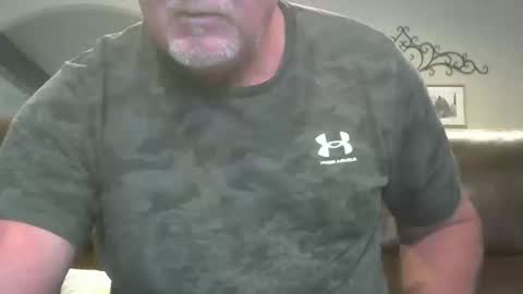 Snapshot of motorguy08 chatting on 10/16/25, 02:40 motorguy08 online show from 10/16/25, 02:40