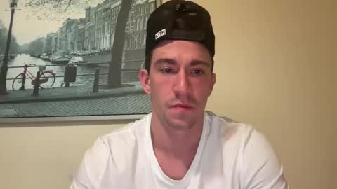 Snapshot of movedto305 chatting on 10/30/25, 04:03 movedto305 online show from 10/30/25, 04:03