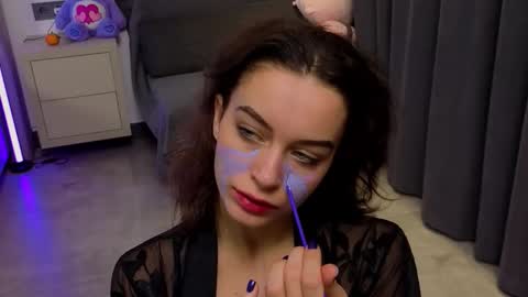 Luna online show from 11/20/25, 10:42