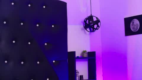 Mowgli online show from 03/31/26, 03:01