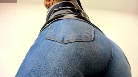 Snapshot of moxa_hot chatting on 09/20/25, 01:45 moxa hot online show from 09/20/25, 01:45