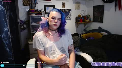 Snapshot of moxynverve chatting on 12/14/24, 07:14 Moxy online show from 12/14/24, 07:14