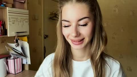 Stella online show from 04/15/26, 05:25