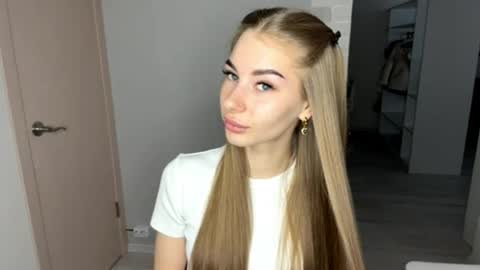 Stella online show from 04/21/26, 07:14