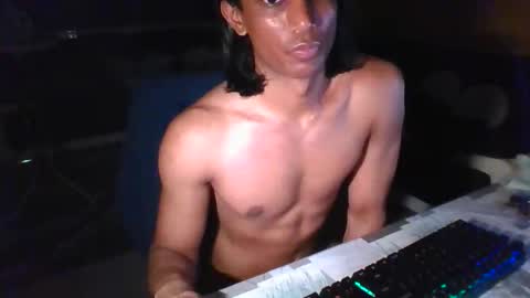 Snapshot of mozeyxxx chatting on 11/13/25, 12:20 Mozey online show from 11/13/25, 12:20