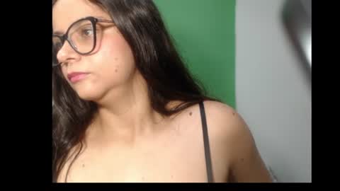 Snapshot of mp585040 chatting on 06/17/26, 06:27 mp585040 online show from 06/17/26, 06:27