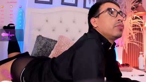 Snapshot of mr_aronnn chatting on 10/07/25, 05:21 Aaron. online show from 10/07/25, 05:21