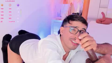 Snapshot of mr_aronnn_ chatting on 02/07/26, 02:26 aron online show from 02/07/26, 02:26