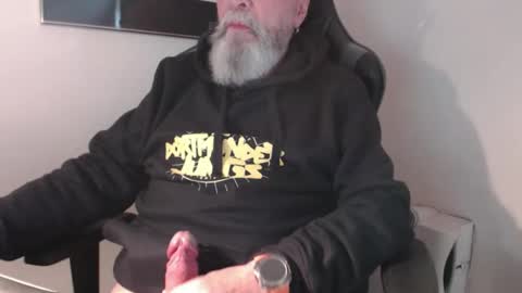 mr_boombastic2021 online show from 10/25/25, 10:01