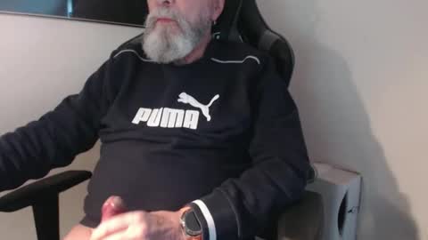 mr_boombastic2021 online show from 11/22/25, 11:53