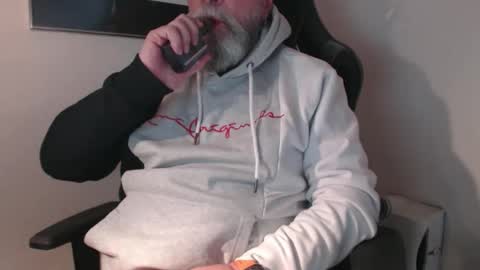 mr_boombastic2021 online show from 11/27/25, 10:17