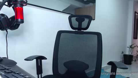 Snapshot of mr_chr1s chatting on 10/05/25, 01:20 chris online show from 10/05/25, 01:20