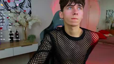 Snapshot of mr_lucky_guy chatting on 01/30/25, 09:36 Kris online show from 01/30/25, 09:36